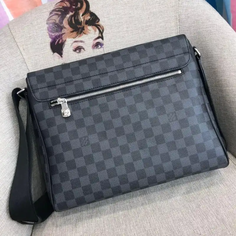 LV Bags 19B570250