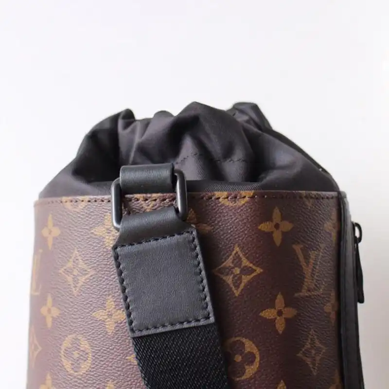 LV Bags 19T1L0700