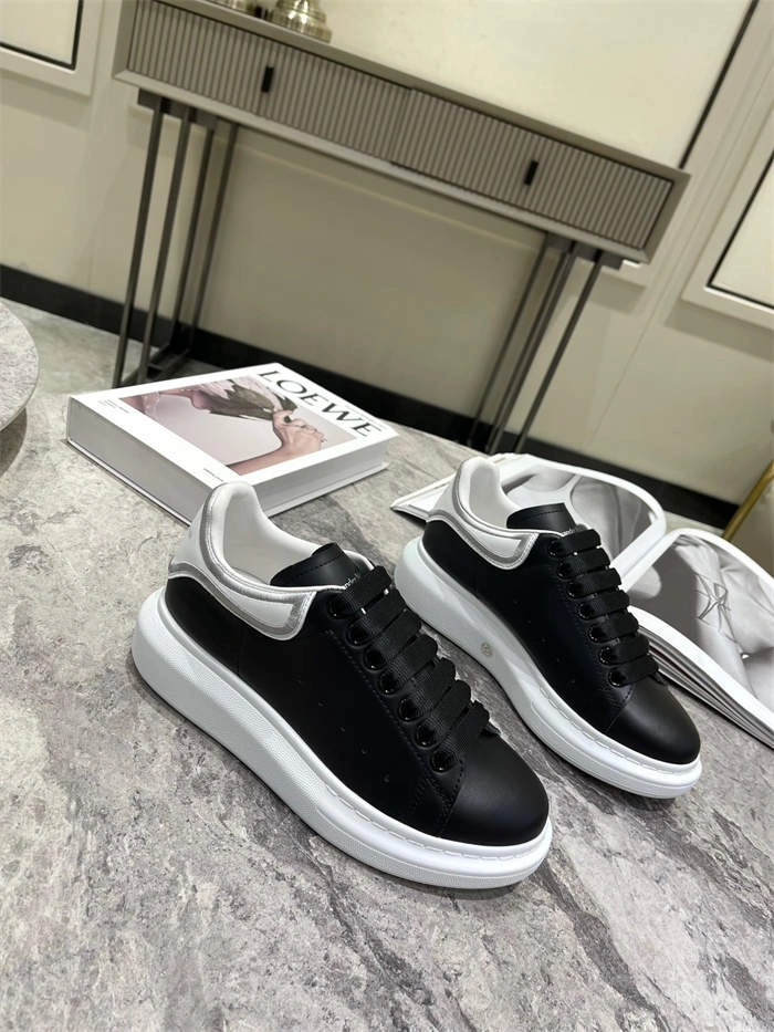 Alexander McQueen Oversized Sleek 2586