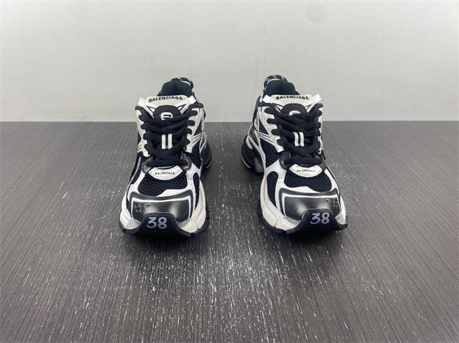 UrbanChic Balenciaga  772774-W3RNY- 4322