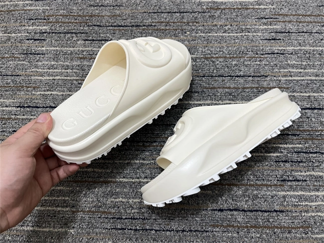 G*u*i slide snug 400