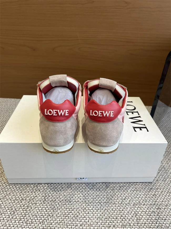 Elegant Loewe Sneaker 2470