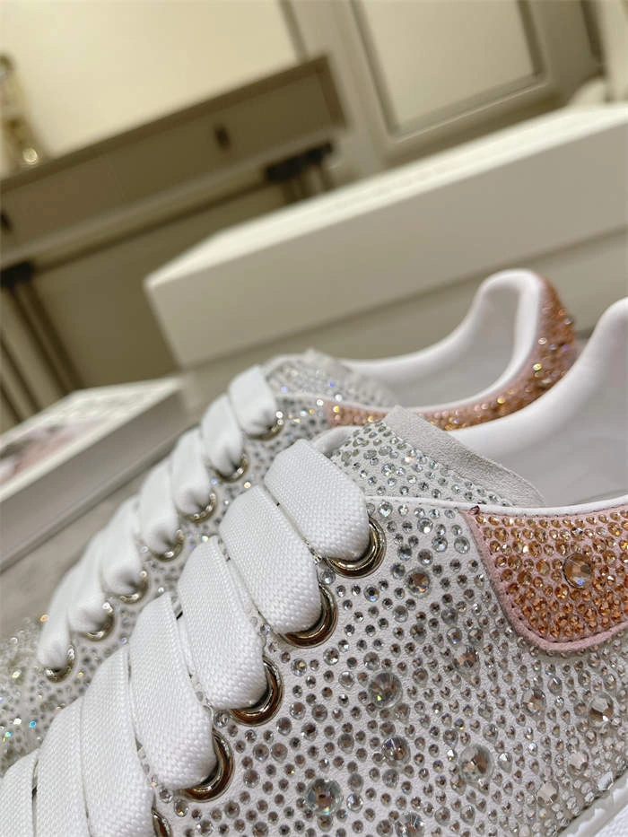 Attractive Mc Queen 2509